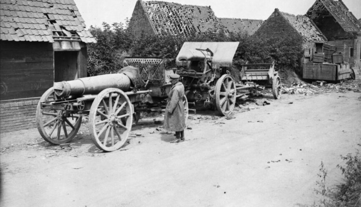 45_A large German gun captured by Canadians. Battle of Amiens. August, 1918.